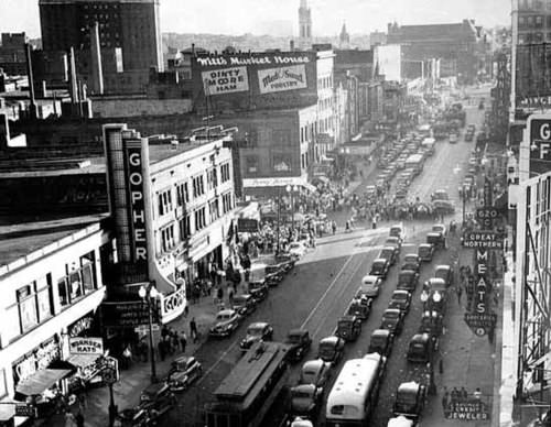3553678-1524233318-57-80-Hennepin_avenue_entre_6th_and_7th_street_, _1940.jpg