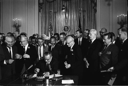 800px-Lyndon_Johnson_signing_Civil_Rights_Act,_July_2,_1964.jpg