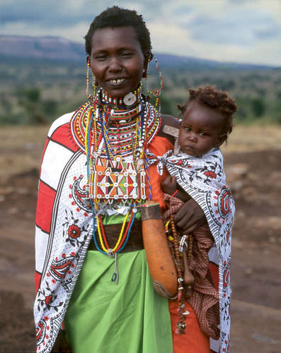 3553678-1528333173-18-90-Maasai_Woman_Meeyu_Sale_Wearing_her_Finest.jpg