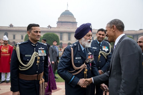 3553678-1528822120-87-84-presidente_obama_greets_arjan_singh, _Marshal_of_the_Indian_Air_Force.jpg