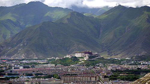 3553678-1529112238-98-84-Lhasa_from_the_Pabonka_Monastery.jpg