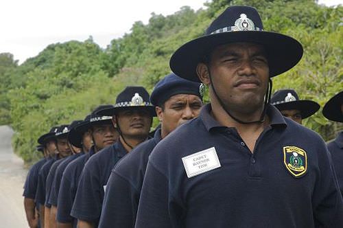 3553678-1529425038-88-1-Nauru_cadet_police_on_entrenamiento_ejercicio_ (2) .jpg